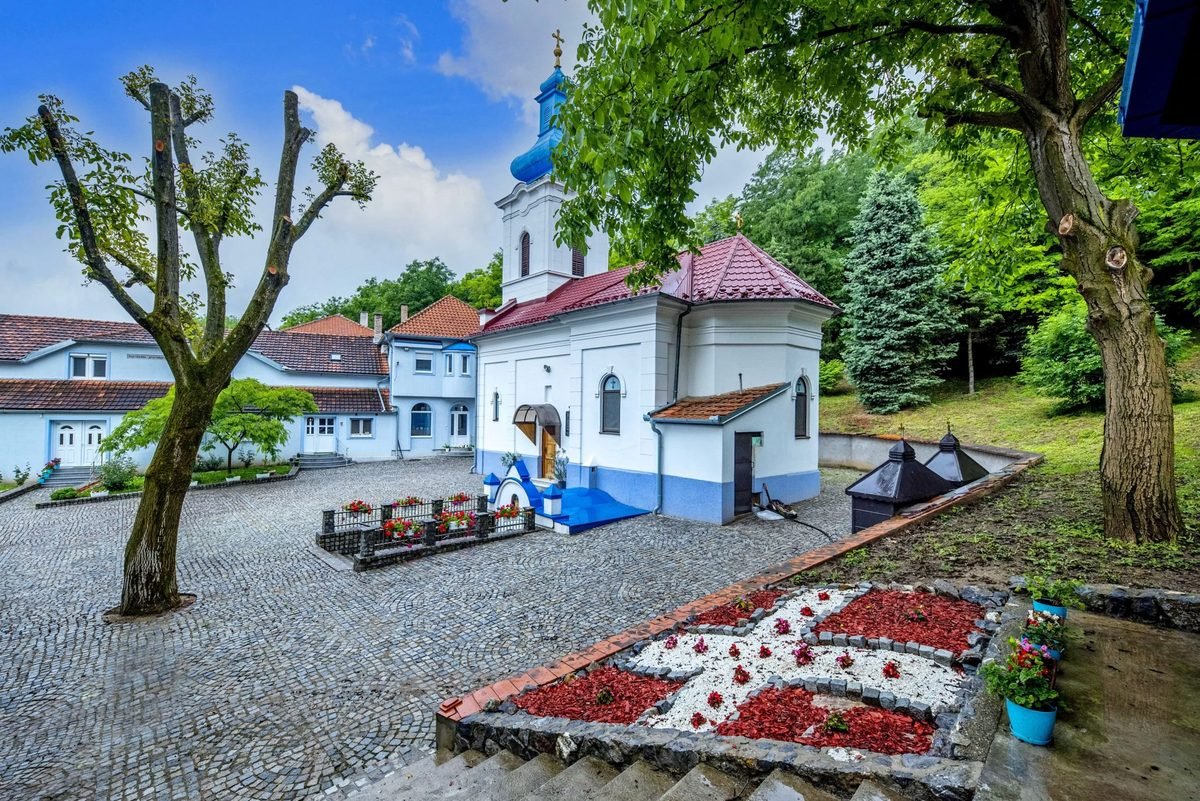 Манастирска порта